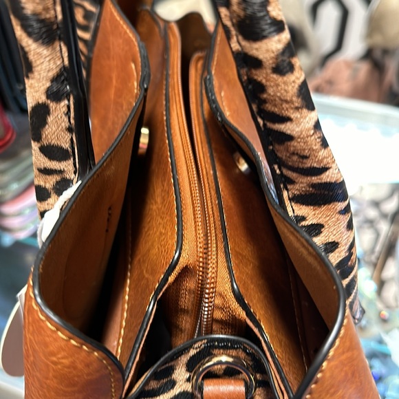 Leopard shoulder Handbag by Virago collection - Picture 9 of 15